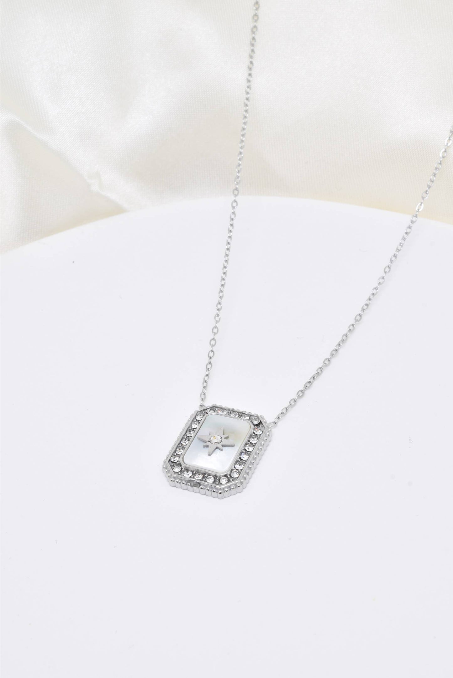 Collier Étoile du Nord Nacrée - Bijou d'intention Aurora